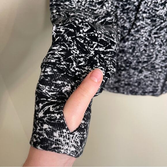 Lululemon Scuba Hoodie Zip Up Jacket IV in Iced Wave White Black / Black 6 - Picture 3 of 11